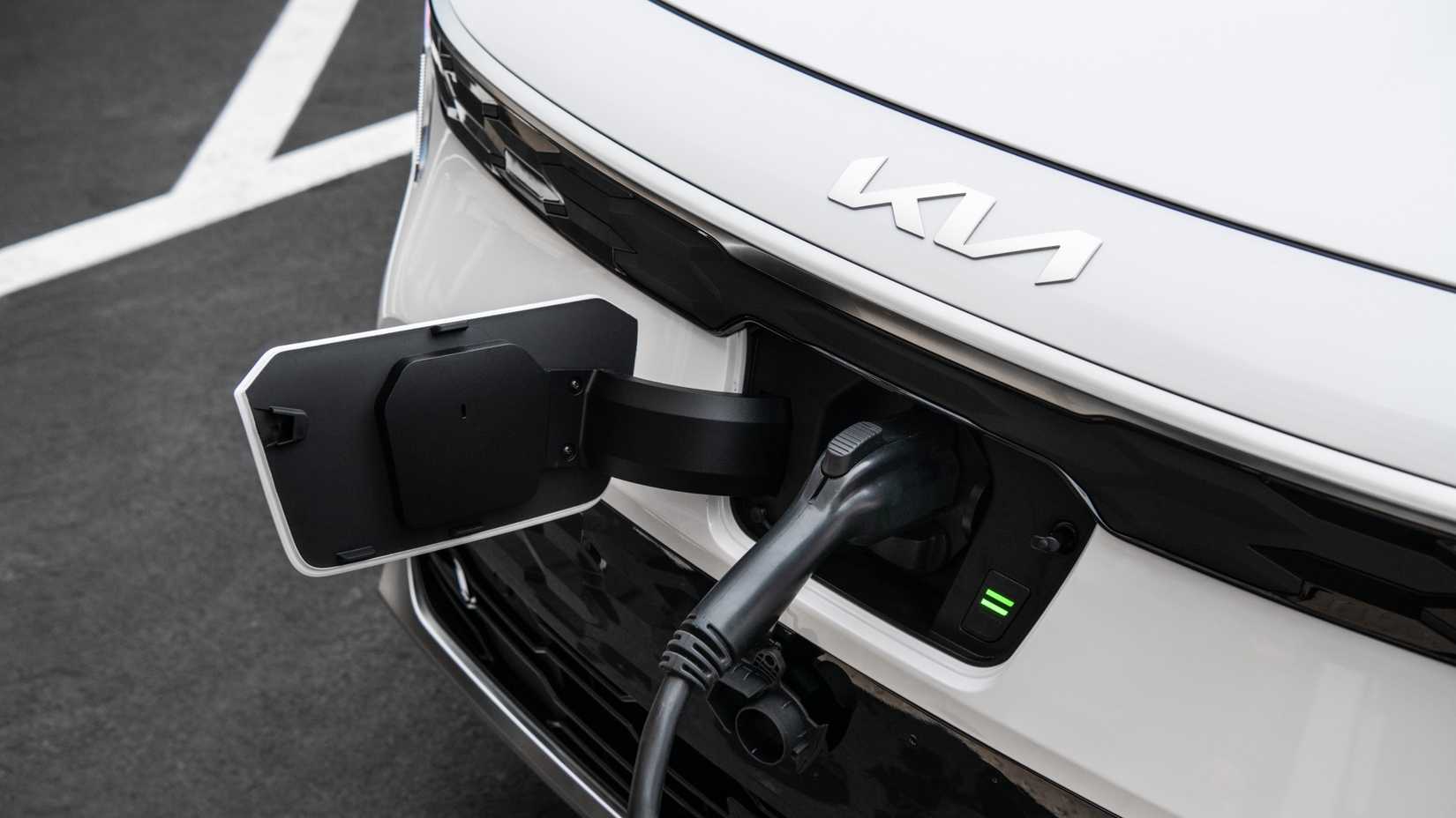2025 Kia Niro EV -- Charging