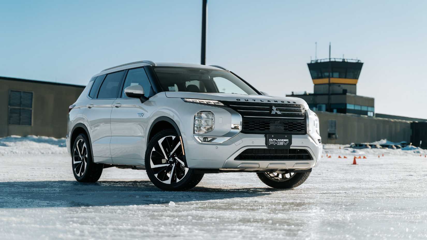 2025 Mitsubishi Outlander PHEV Exterior Parked On Ice