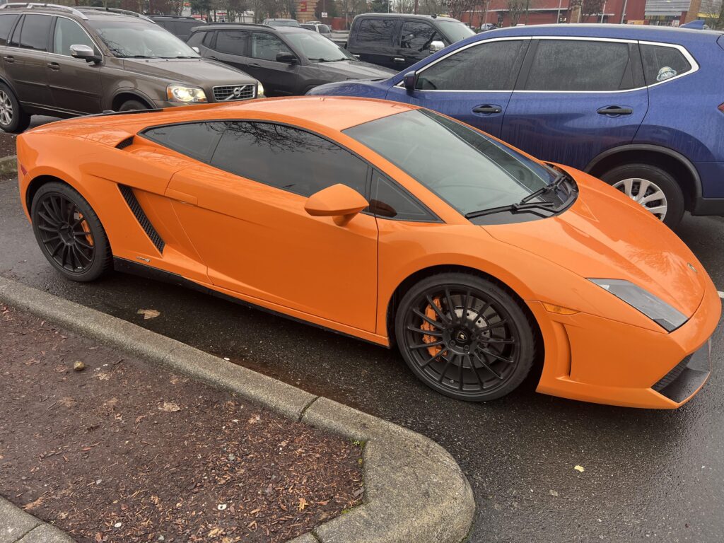 Christmas Day Spot [Lamborghini Gallardo] In Washington going shopping in some light rain