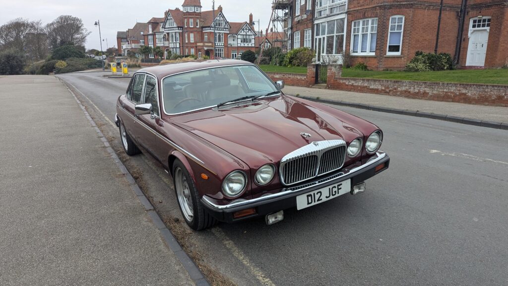Just spotted the most stunning [Daimler Double Six] in Felixstowe