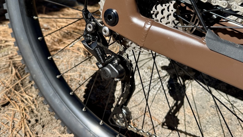 ride1up trailrush - a deore 10-speed derailleur shifts an 11-36 cassette.