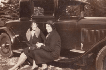 My Grandmother and her best friend 1923  ✌😎👌