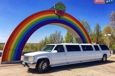 1994 Chevrolet Suburban stretched in Ukraine,the official limo of?