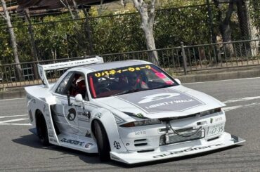 Nissan GT-R R32 [1419x1151]