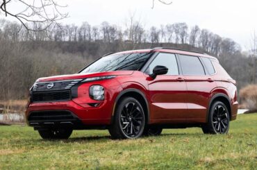 Nissan's New Rogue Plug-In Hybrid Is Clearly a Stopgap Measure