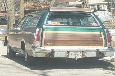 [Ford Country Squire] spotted in Illinois, looking like its straight out of National Lampoon's Vacation