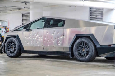 This Analyst Predicts Tesla Stock Will Crush Traditional Automakers, ‘They Had Plenty of Warning Time’