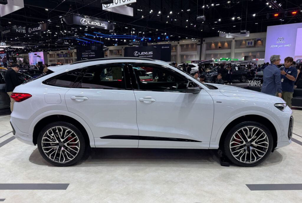 Audi Q5 Sportback e-Hybrid side