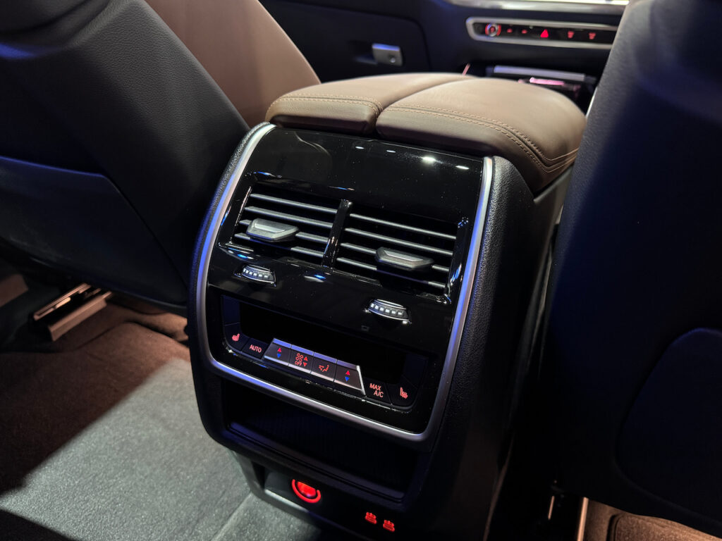 BMW X5 Plug-in Hybrid rear climate control system