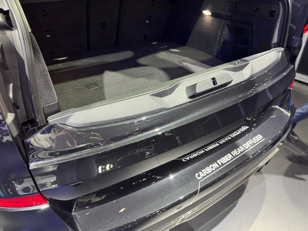BMW X5 Plug-in Hybrid split tailgate