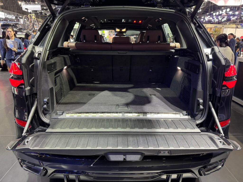 BMW X5 Plug-in Hybrid trunk