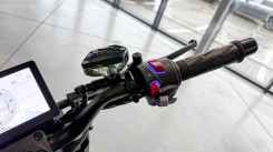 The handles and display of the Dimentro DP-Pro