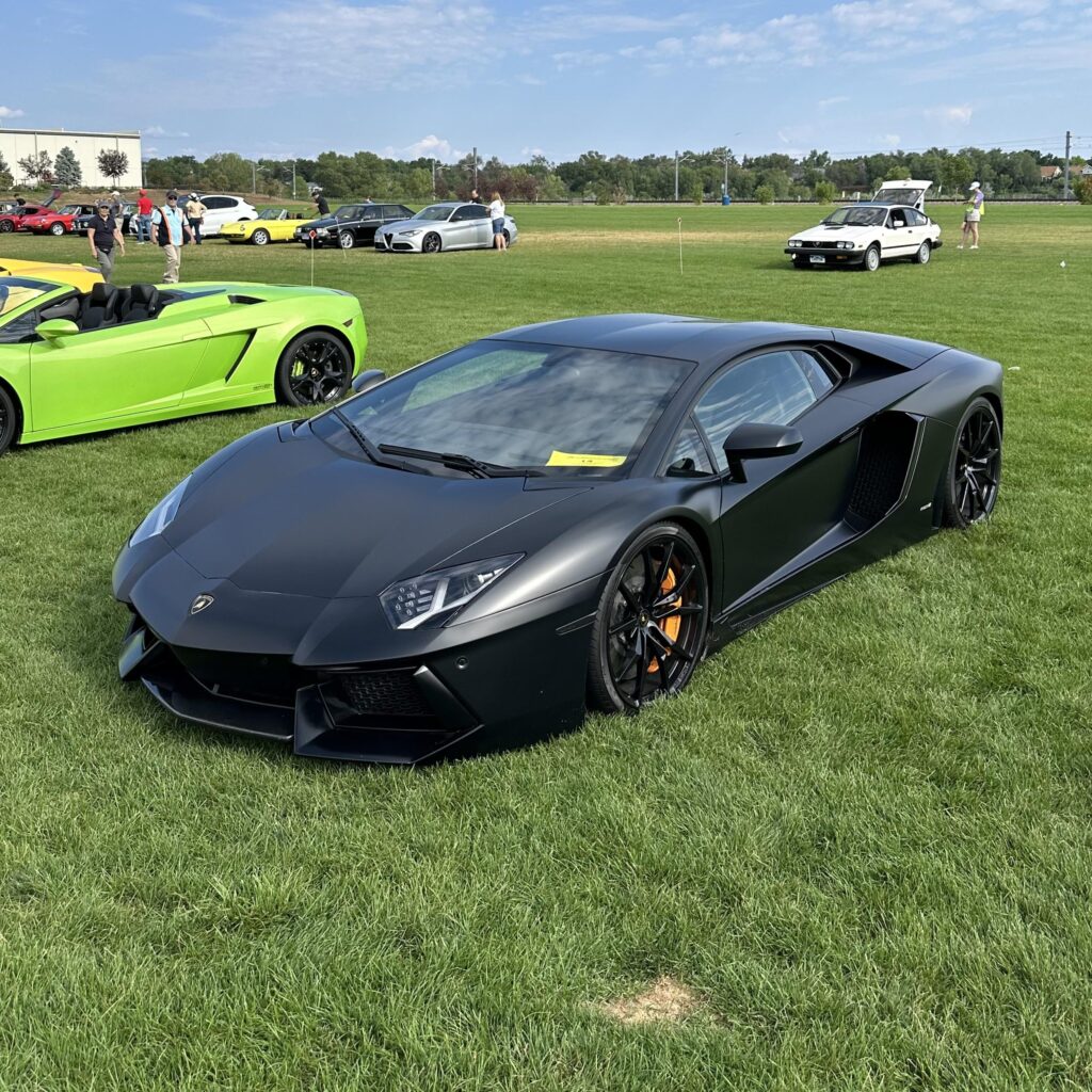 Lamborghini Aventador [2498x2498]