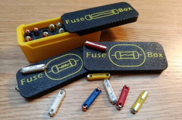 Made this 3D printable spare fuse case for BOSCH type fuses (↓↓ link in comments ↓↓)