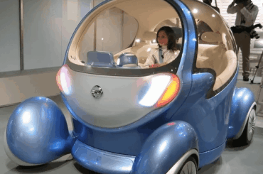 Nissan Pivo 2, This is frutiger aero car, but also... (its very ugly)