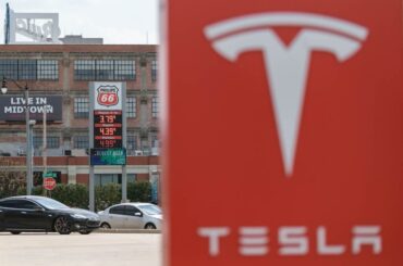 She's Holding Onto $650K In Tesla Stock, Waiting For It To Hit $1M. Dave Ramsey Says, 'I'm Not Dissing Tesla, But I'm Not Buying It'