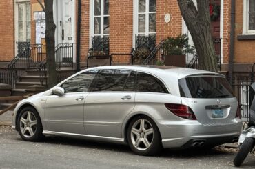 Broken R63 - official car of?