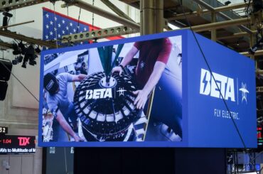 Electric Plane Maker Dubbed ‘Young Tesla’ Wins Over Analysts