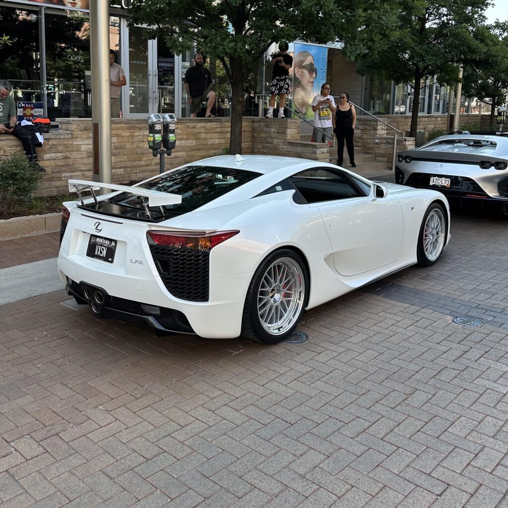 Lexus LFA [2520x2520]