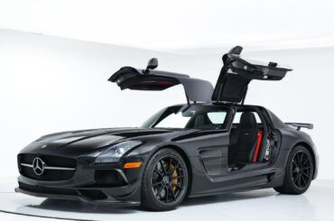 2014 Mercedes-Benz SLS AMG Black Series [1639x2048]