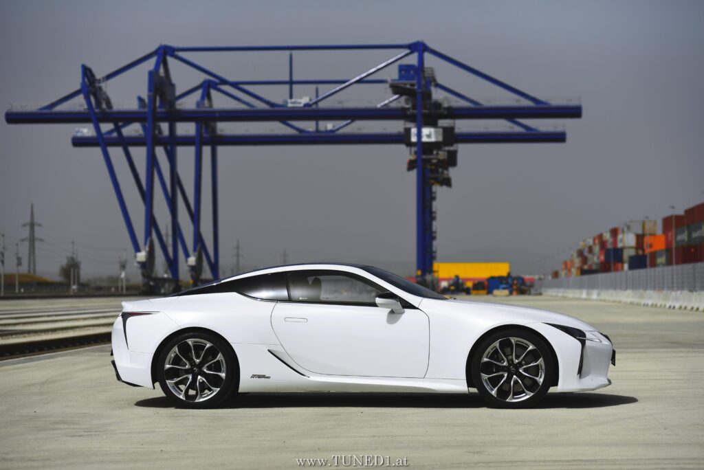 Lexus LC500h Performance [6016x4016]