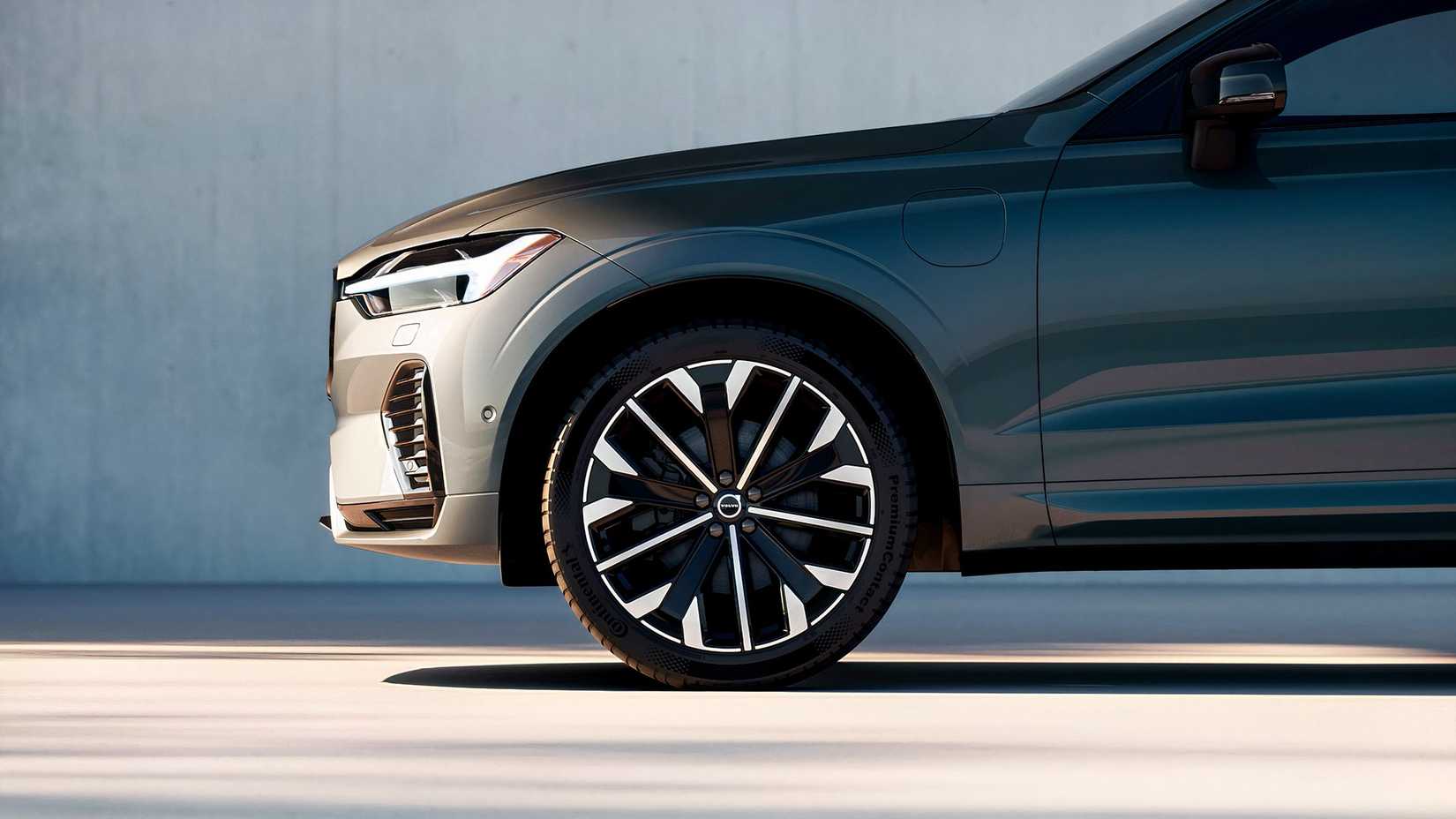 2026 Volvo XC60 T8 Ultra front end