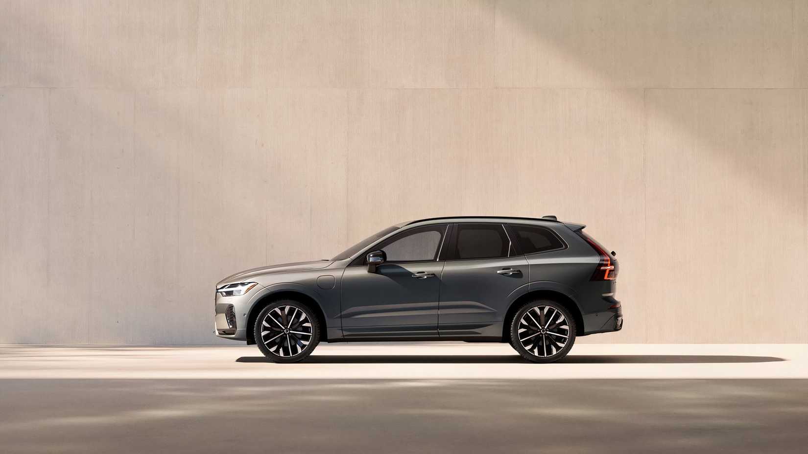 2026 Volvo XC60 T8 Ultra in gray parked