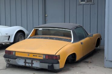 Porsche 944 without wheels, the official car of?
