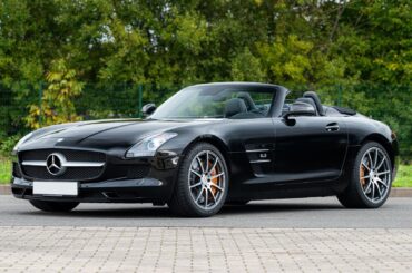 2013 Mercedes-Benz SLS AMG Roadster [1638x2048]