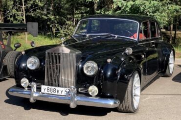 Stanced Rolls Royce Silver Cloud in Russia, found on Platesmania. Yeah, I can’t believe it either.