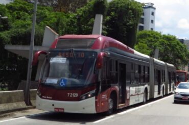 Volvo B360S, a full low floor chassis. On those pictures, it is equipped with the Caio Millennium BRT bodywork (not the same bus)