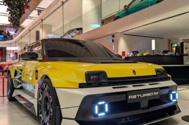 [Renault R5 Turbo 3E] in Paris