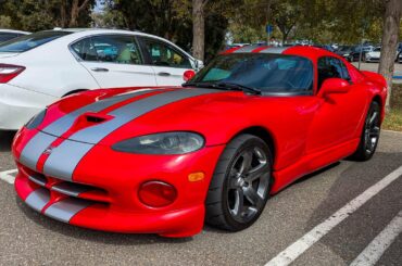 Among the hoi polloi [Dodge Viper]