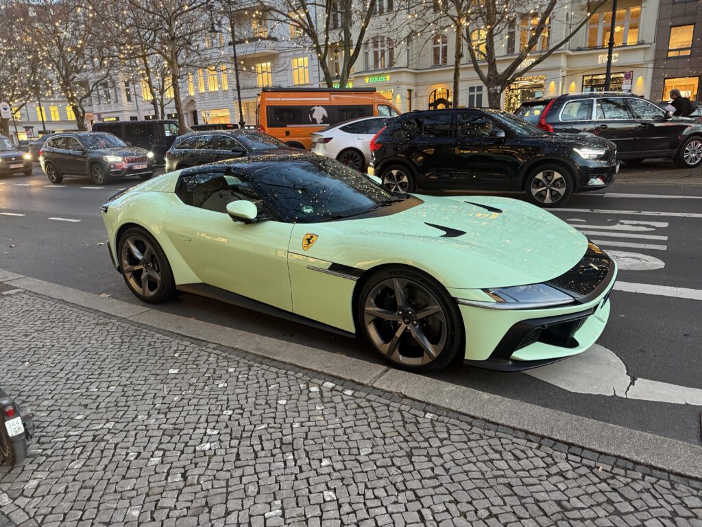Thought you might enjoy this [Ferrari 12 cilindri] on KuDamm, Berlin