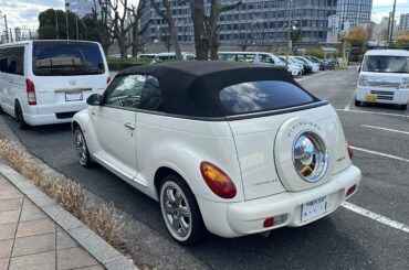 [Chrysler PT Cruiser] spotted as soon as I got off gbe Shinkansen in Osaka