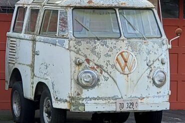 [VW Bus] spotted in Illinois, never seen such a short bus before