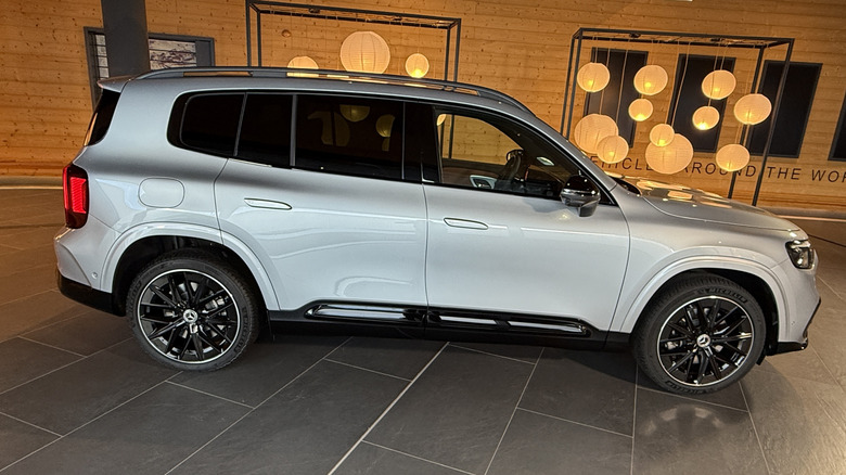 Silver 2027 Mercedes-Benz GLB350 4Matic side view