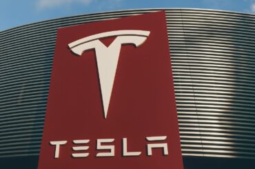 Tesla Stock (TSLA) in December 2025: Robotaxis, EV Slowdown and Price Targets to 2030