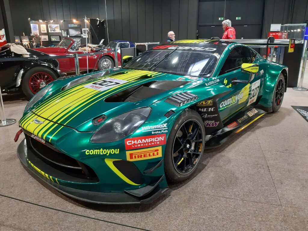 Aston Martin Vantage GT3 Evo [5664 x 4248]