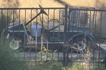 Strange H2 Powered Golf Cart thing