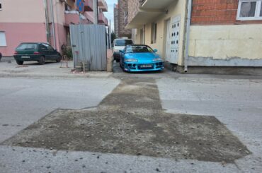 [Unknown] what did i see today? Total car noob btw pls dont roast me. It looks like a nissan or a toyota to me.. is it a body kit?