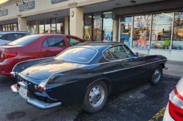 [Volvo P1800] Christmas Eve spot at the card store.