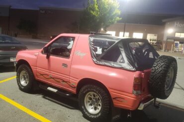 [Isuzu Amigo] and [Oldsmobile Alero] spotted - The 90s/early 2000s kid in me was happy