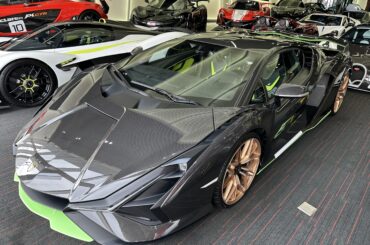 Exposed carbon fiber [Lamborghini Sián]