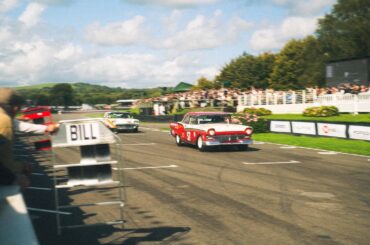 A Fairlane full sending at Goodwood Revival (1500x1000)