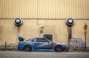 R34 chilling in warehouse district [3840x2160]