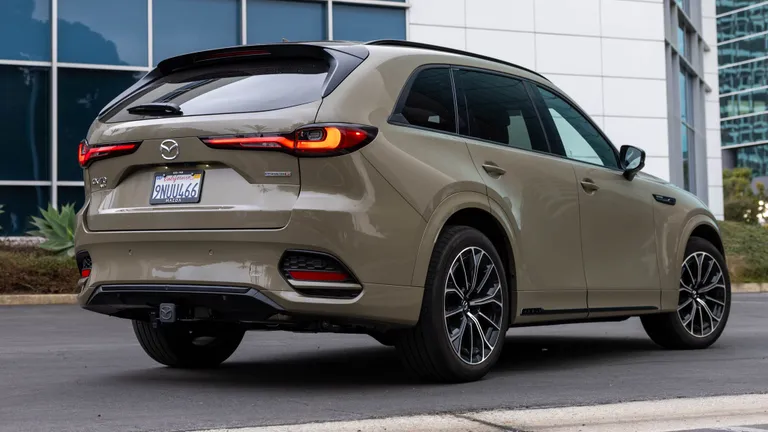 035 2025 Mazda CX70 LT