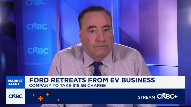 Ford to take $19.5B charge on electric vehicle strategy pivot