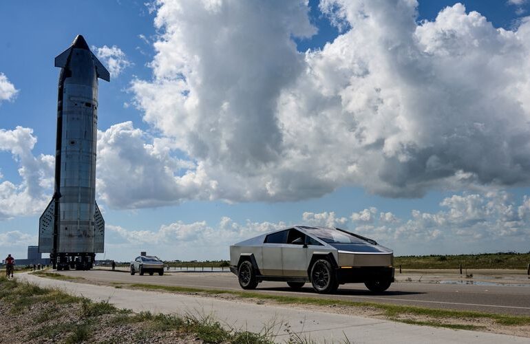 Elon Musk's SpaceX said to consider merger with Tesla, Bloomberg News reports