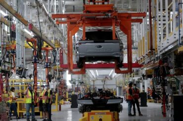 Ford's annual U.S. sales rise 6% on strong sales for affordable trucks and hybrid cars